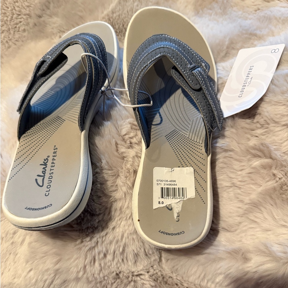Clarks Cloudsteppers Cushion soft,shock absorbing,lightweight,grippy sandals